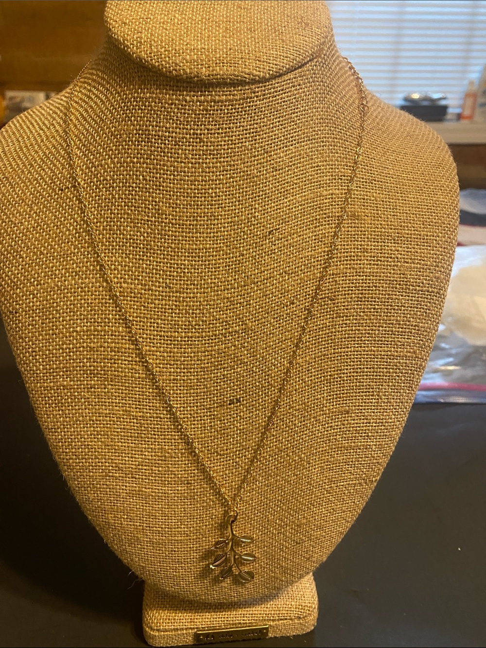 Delicate Gold Leaf Pendant Necklace - Women Jewelry